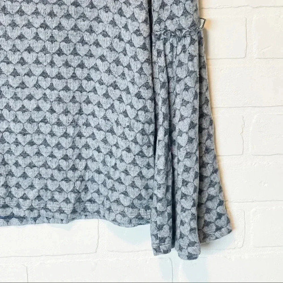Lauren Conrad Blue Heart Bell Sleeve Top Sz XS - Picture 3 of 7